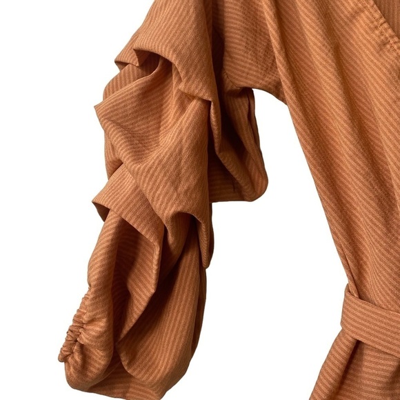 Selfie Leslie DANIELLE RUCHED SLEEVE WRAP DRESS TAN Size Small - Picture 9 of 12